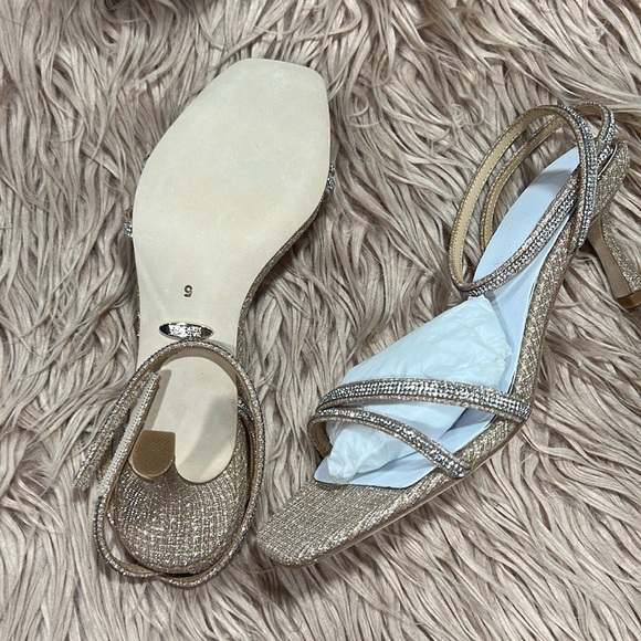 Badgley Mischka Brand Ultra Kitten Heels - Picture 6 of 7